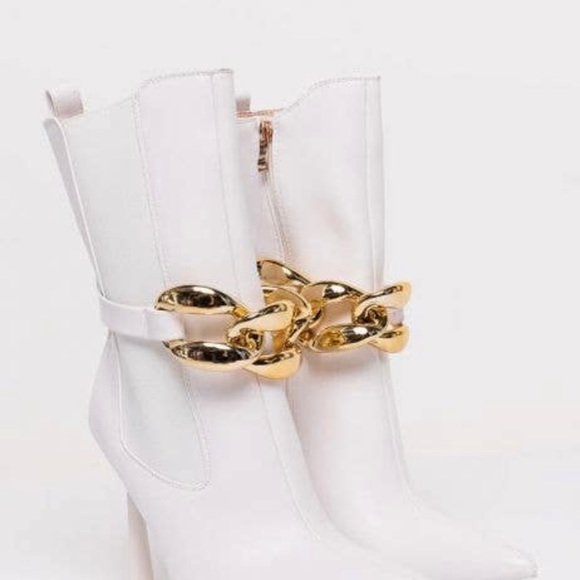 White Chic Boots w/Gold Chain - Picture 2 of 5